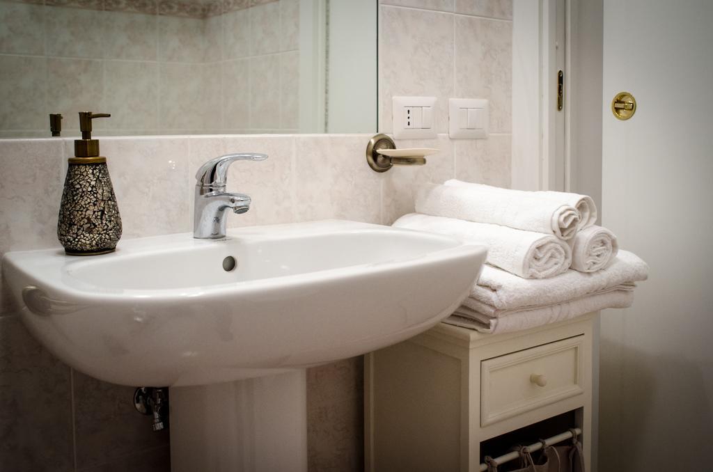 Romance Al Colosseo Apartment *